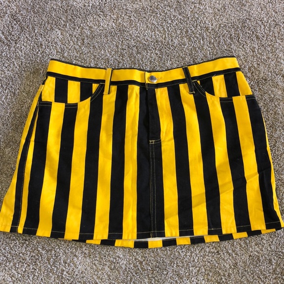 black and gold game bibs